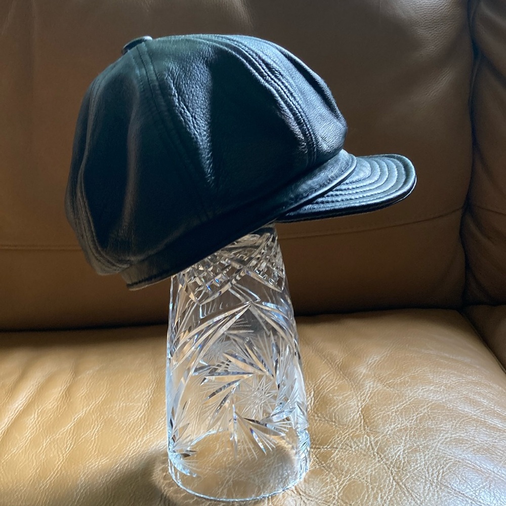 New York Hat Co genuine lambskin newsboy hat. Size S. Black colour. Made in USA